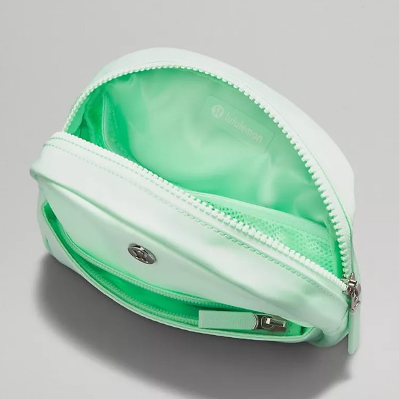 Go Getter Pouch Mini Lululemon Bag - Picture 4 of 17